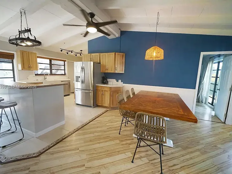 2518 Gulfstream Ln — Photo 2