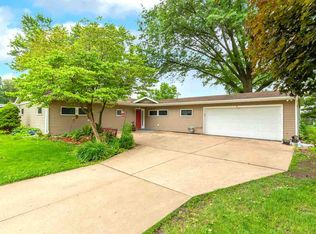 236 Circle Dr, Riverdale, IA 52722