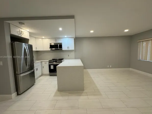 500 Village Green Cir W, Palm Springs, FL