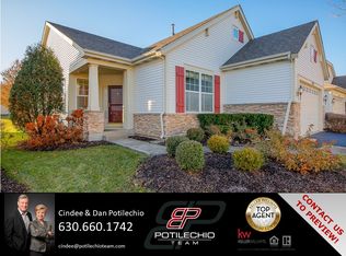 2035 Highbury Ln, Aurora, IL 60502