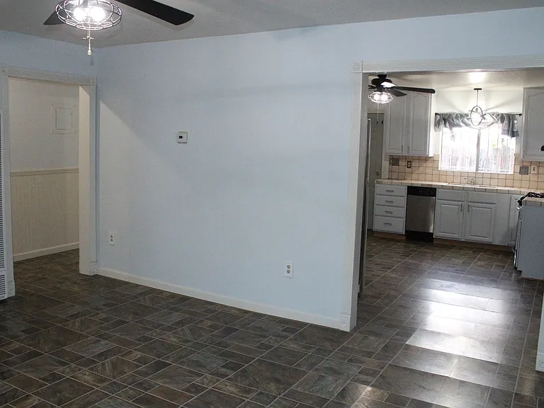 135 Poinsettia Ave — Photo 5