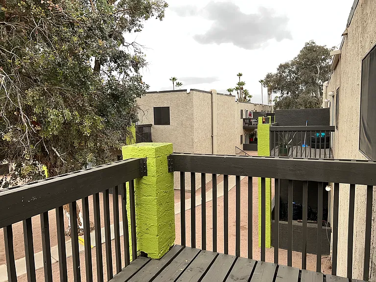 Sundowner Apartments — Photo 11