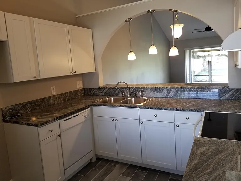 3320 Laurel Dale Dr — Photo 5