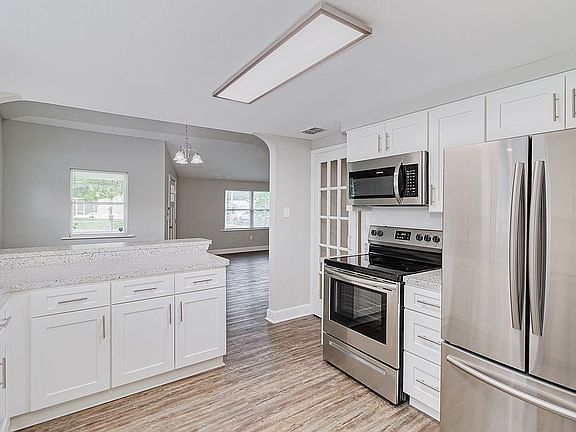 2nd image of 2309 Lees Ct