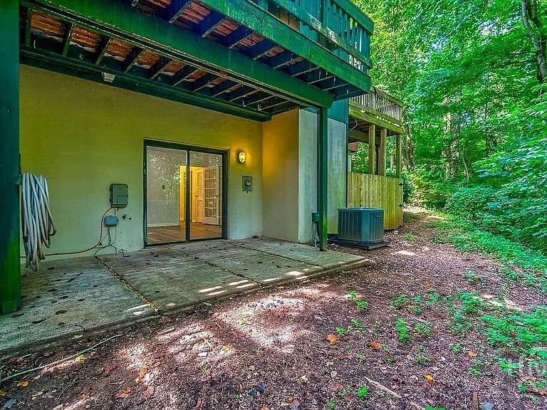 108 Fernbanks Ct — Photo 4