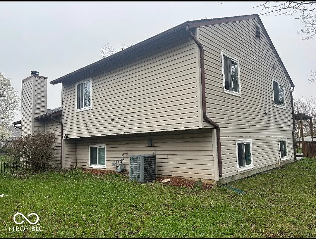 10047 Lone Wolf Dr photo 1