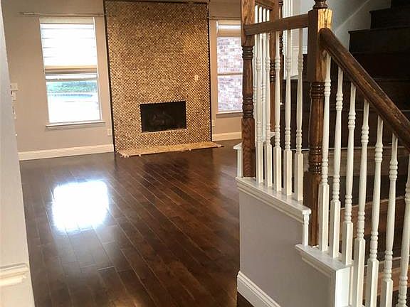 3rd image of 904 Brittany Dr