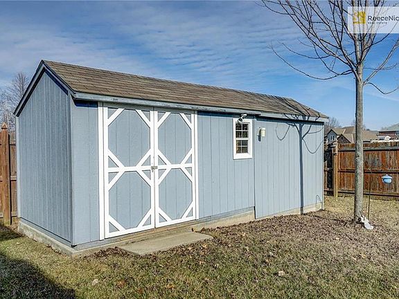 Lots of storage.  Who get the shed???