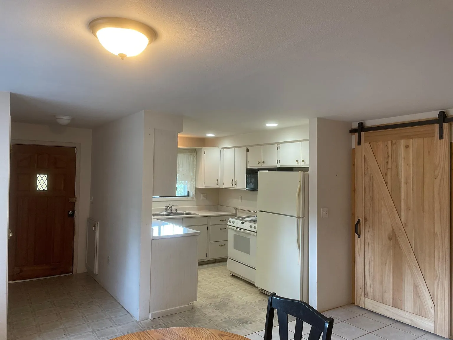 2 bed, 1200 sqft, $1,650 — Photo 2