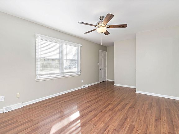 4th image of 202 Fairlane St #B