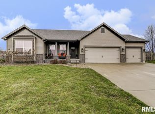 516 Northpoint Ct, Chatham, IL 62629
