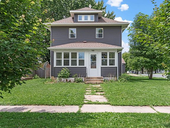 3rd image of 213 2nd St NE