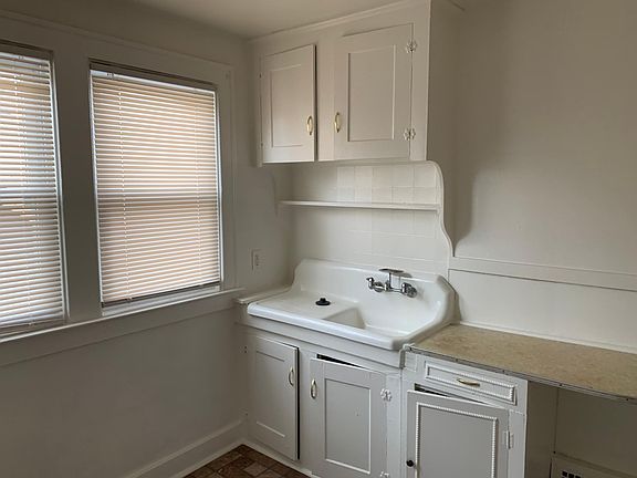 4th image of 1426 Wayburn St