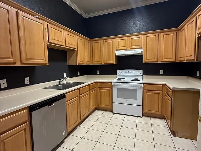 217 Rentz Place Cir — Photo 2