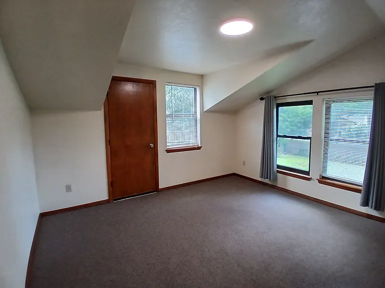 928 W Lindsey St — Photo 14