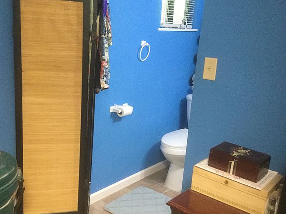 Entry to 1/2 bath & laundry