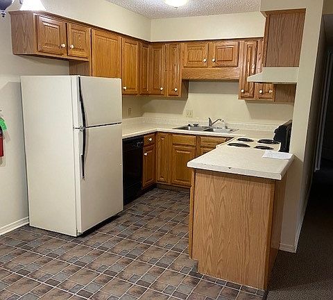 3rd image of 2406 W C St APT F