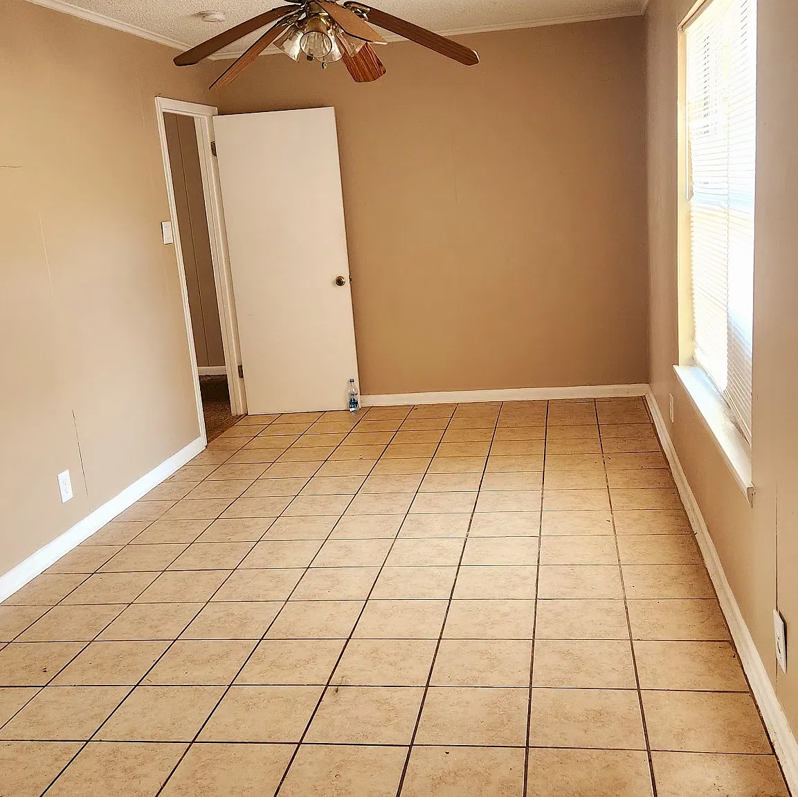 3 bed, 1.5 bath, 1292 sqft, $975 — Photo 4