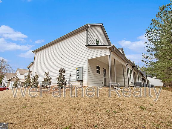 2nd image of 144 Crest Pointe