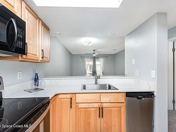 5th image of 3069 Sir Hamilton Cir #7