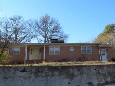 1509 4th Street Dr NE, Hickory, NC, 28601