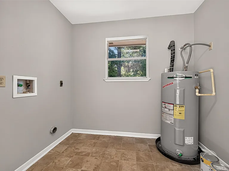 102 Libby Cir — Photo 36