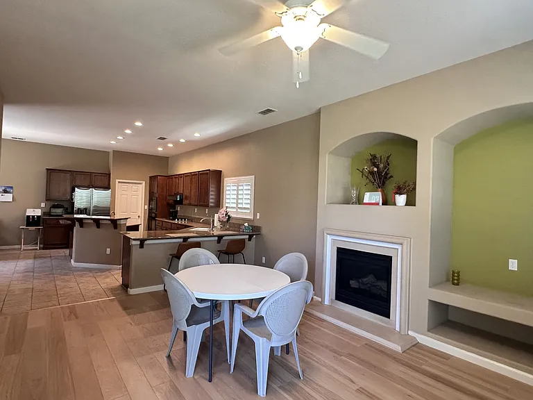 553 Rowland Ct — Photo 6