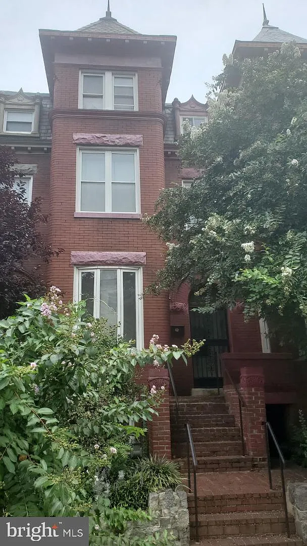 2029 1st St NW photo 1