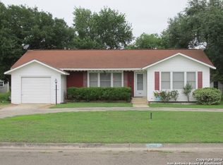 1208 29th St, Hondo, TX 78861