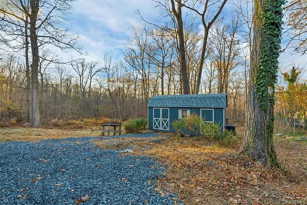 3 bed, $2,400 — Photo 2