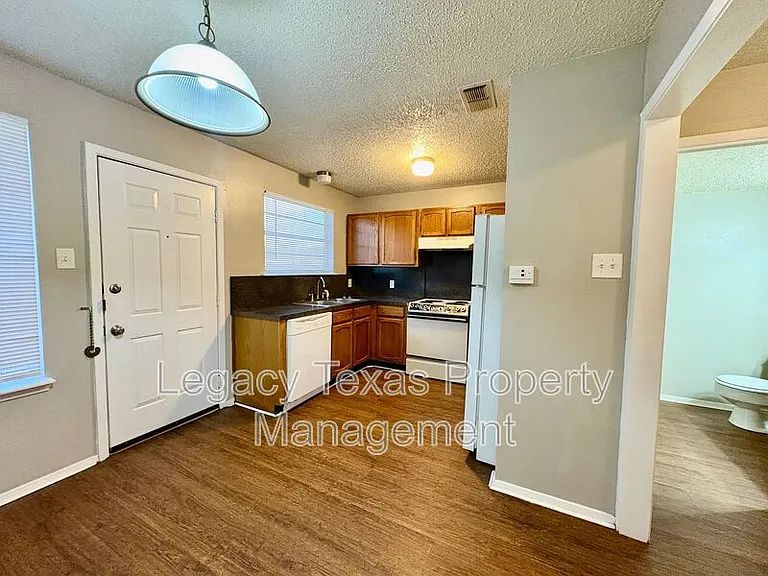 1407 Courtney Pl #B — Photo 22