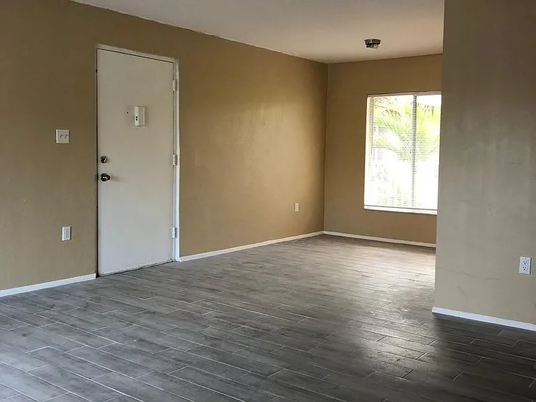 1830 Maravilla Ave #416 — Photo 7
