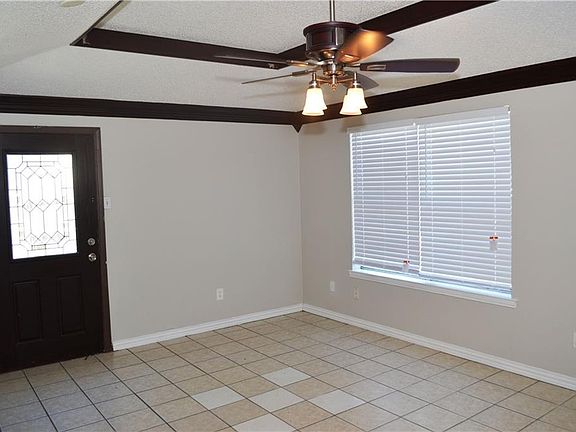 3rd image of 706 Fairwood Pl