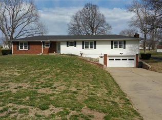 4817 Gene Field Rd, Saint Joseph, MO 64506