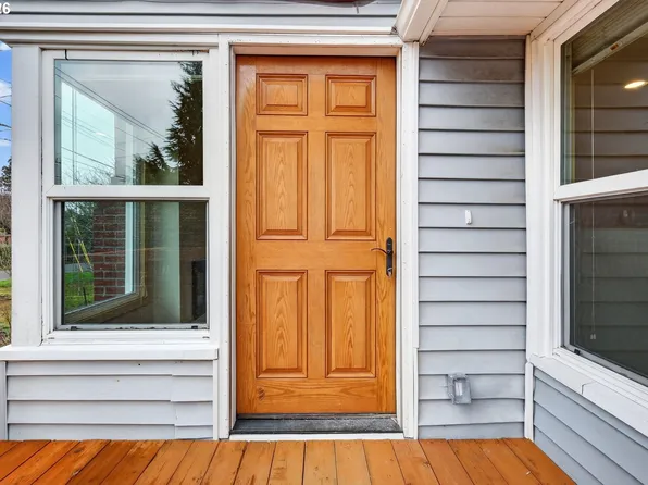 142 Holmes Ln, Oregon City, OR 97045