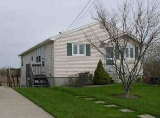 26 Macon St, Cranston, RI 02920