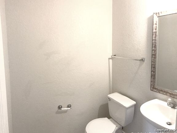 4th image of 327 Las Puertas