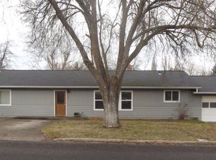 108 N 3rd St, Talent, OR 97540