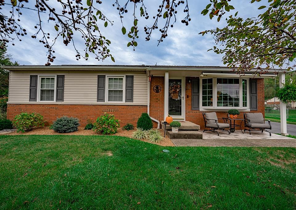 1st image of 8 Coventry Ct