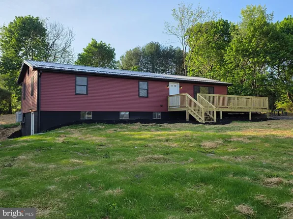 5 Dense Oak Ln, Berkeley Springs, WV 25411