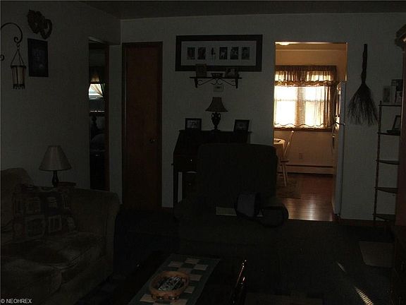 5th image of 370 Caroline Ave
