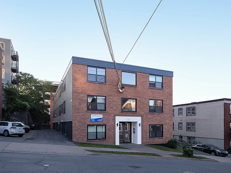 1143 Queen St #32 — Photo 1