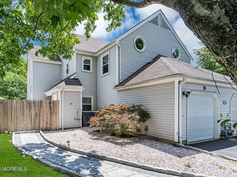 9 Frost Ct — Photo 1