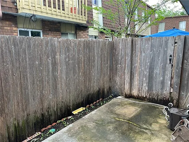4063 Division St — Photo 12