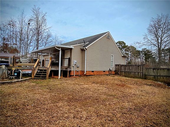 2nd image of 137 Hillside Cir