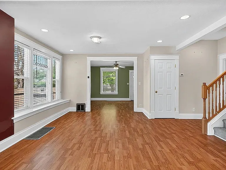1127 W Fairview Ave — Photo 3
