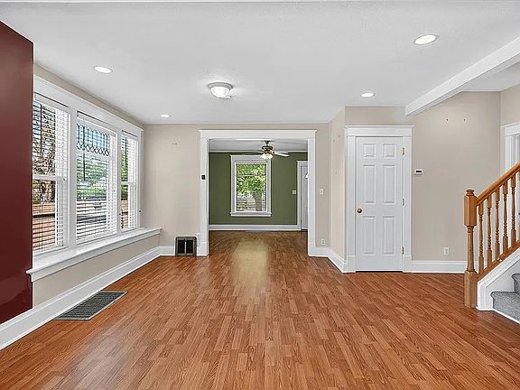 3rd image of 1127 W Fairview Ave
