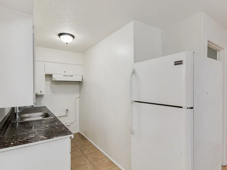 3319 N 32nd St — Photo 13