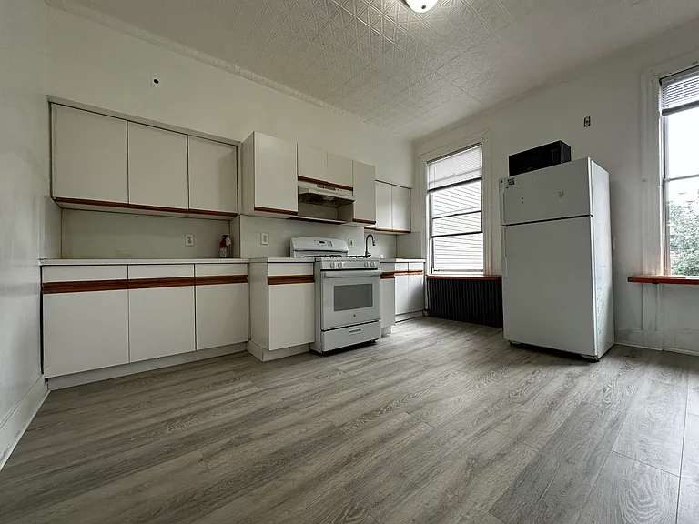 103 Zabriskie St #2 — Photo 2