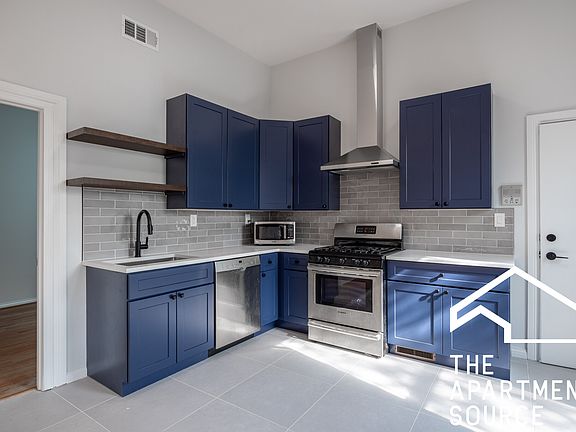 3rd image of 646 N Damen Ave #2R